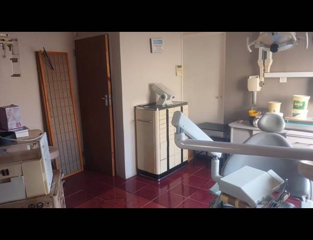 OFFICE PROPERTY TO RENT IN CROSSMOOR